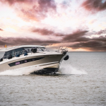 speedboat-6639122_1280 speedboat-6639122_1280
